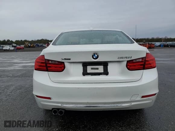 ✅ 2015 BMW 3 Series 328i xDrive • VIN: WBA3B5G57FNS16376 • Лот: 93133025. Опубликован ранее на Copart с пробегом 64 823 миль. Бесплатный доступ к архиву аукционных продаж из США и подробный отчёт об истории автомобиля на DreamBid. Изображение 6.