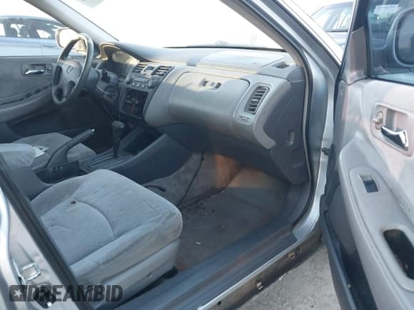 ✅ 2001 Honda Accord LX • VIN: 1HGCG16491A035402 • Лот: 41325416. Опубликован ранее на IAAI с пробегом 218 566 миль. Бесплатный доступ к архиву аукционных продаж из США и подробный отчёт об истории автомобиля на DreamBid. Изображение 5.