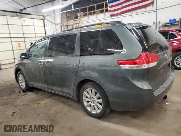 ✅ 2013 Toyota Sienna XLE • VIN: 5TDDK3DC9DS069306 • Лот: 51390615. Опубликован ранее на Copart с пробегом 112 855 миль. Бесплатный доступ к архиву аукционных продаж из США и подробный отчёт об истории автомобиля на DreamBid. Изображение 2.
