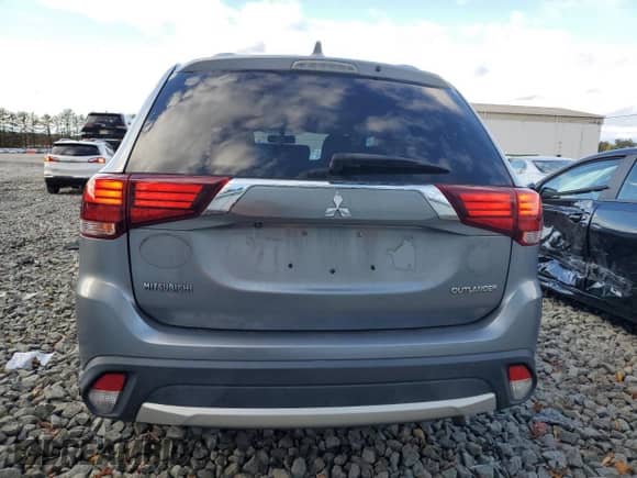 2018 Mitsubishi Outlander ES с VIN JA4AD2A37JZ011582, выставлен на аукционе Copart как лот 86881125 с пробегом 114 867 миль миль и Списание • Salvage title. История ставок и продаж доступна на DreamBid. Изображение 6.
