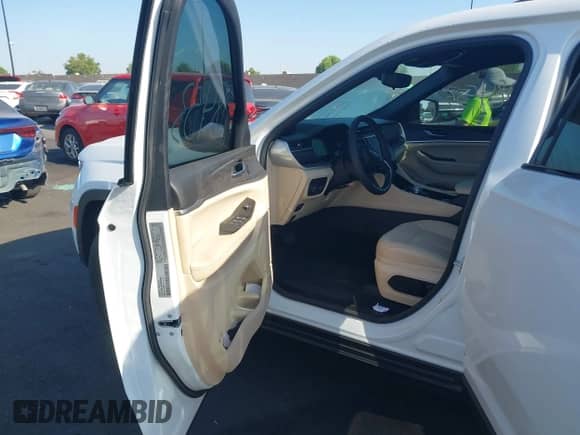 2024 Jeep Grand Cherokee Limited с VIN 1C4RJJBG0R8578991, выставлен на аукционе IAAI как лот 42608453 с пробегом 17 377 миль миль и . История ставок и продаж доступна на DreamBid. Изображение 5.