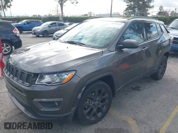 2021 Jeep Compass 80th Anniversary z VIN 3C4NJCEB7MT596909, wystawiony jako IAAI lot #41376547 z przebiegiem 54 058 mil mil oraz . Historia ofert i sprzedaży dostępna na DreamBid. Obrazek 2.