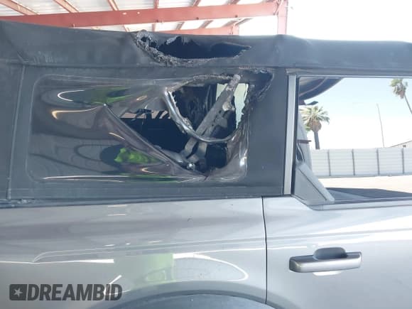 ✅ 2022 Ford Bronco • VIN: 1FMDE5DH9NLB57270 • Lot: 42299380. Wystawiony na IAAI z przebiegiem Nie podano. Bezpłatny archiwum sprzedaży aukcyjnych z USA i szczegółowy raport historii pojazdu na DreamBid. Zdjęcie 6.