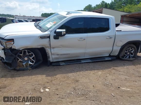 ✅ 2022 GMC Sierra 1500 SLT • VIN: 3GTUUDED6NG610142 • Лот: 42868857. Опубликован ранее на IAAI с пробегом 40 974 миль. Бесплатный доступ к архиву аукционных продаж из США и подробный отчёт об истории автомобиля на DreamBid. Изображение 17.