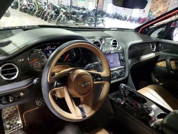 ✅ 2020 Bentley Bentayga V8 • VIN: SJAAM2ZV9LC031383 • Lot: 74666394. Listed on Copart with 30,830 mi. Free auction sales archive from the USA and detailed vehicle history report at DreamBid. Image 7.