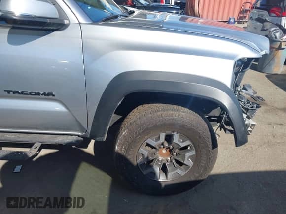 2022 Toyota Tacoma SR5 with VIN 3TMAZ5CN9NM186656, listed as a IAAI auction lot 43253480 with 25,540 mi miles and . Bid and sale history available at DreamBid. Image 19.