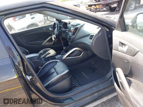 ✅ 2014 Hyundai Veloster Turbo • VIN: KMHTC6AE2EU184967 • Lot: 41780186. Wystawiony na IAAI z przebiegiem 104 822 mil. Bezpłatny archiwum sprzedaży aukcyjnych z USA i szczegółowy raport historii pojazdu na DreamBid. Zdjęcie 5.