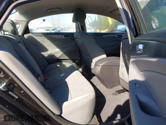 ✅ 2014 Hyundai Sonata Limited • VIN: KMHEC4A46EA110201 • Lot: 41427483. Wystawiony na IAAI z przebiegiem 81 957 mil. Bezpłatny archiwum sprzedaży aukcyjnych z USA i szczegółowy raport historii pojazdu na DreamBid. Zdjęcie 8.