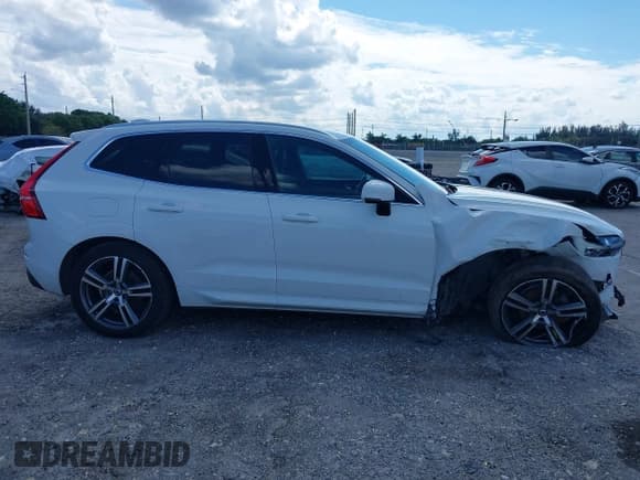 ✅ 2021 Volvo XC60 Momentum • VIN: YV4102DK6M1826828 • Lot: 40603154. Wystawiony na IAAI z przebiegiem 58 124 mil. Bezpłatny archiwum sprzedaży aukcyjnych z USA i szczegółowy raport historii pojazdu na DreamBid. Zdjęcie 13.