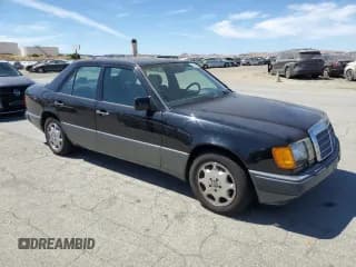 ✅ 1992 Mercedes-Benz 400 E • VIN: WDBEA34E1NB814047 • Лот: 66053665. Опубликован ранее на Copart с пробегом 245 741 миль. Бесплатный доступ к архиву аукционных продаж из США и подробный отчёт об истории автомобиля на DreamBid. Изображение 4.