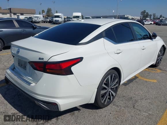 ✅ 2020 Nissan Altima SR • VIN: 1N4BL4CV4LN310387 • Lot: 43515194. Wystawiony na IAAI z przebiegiem 133 384 mil. Bezpłatny archiwum sprzedaży aukcyjnych z USA i szczegółowy raport historii pojazdu na DreamBid. Zdjęcie 4.