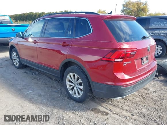 ✅ 2019 Volkswagen Tiguan SE • VIN: 3VV2B7AX5KM032127 • Lot: 43442868. Wystawiony na IAAI z przebiegiem 124 500 mil. Bezpłatny archiwum sprzedaży aukcyjnych z USA i szczegółowy raport historii pojazdu na DreamBid. Zdjęcie 3.