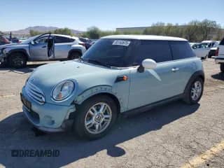 2012 MINI Hardtop с VIN WMWSU3C54CT542370, выставлен на аукционе Copart как лот 85142675 с пробегом 89 120 миль миль и Списание • Salvage title. История ставок и продаж доступна на DreamBid. Изображение 1.