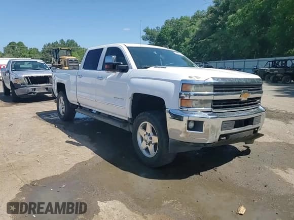 ✅ 2015 Chevrolet Silverado 2500HD LTZ • VIN: 1GC1KWE89FF665985 • Lot: 65956845. Wystawiony na Copart z przebiegiem 261 917 mil. Bezpłatny archiwum sprzedaży aukcyjnych z USA i szczegółowy raport historii pojazdu na DreamBid. Zdjęcie 14.