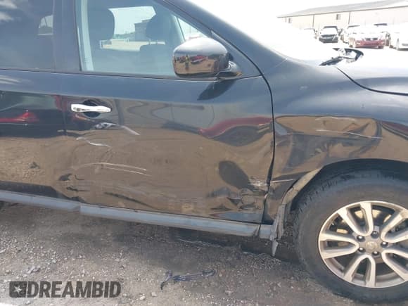 ✅ 2016 Nissan Pathfinder S • VIN: 5N1AR2MN1GC642498 • Lot: 42169962. Listed on IAAI with 104,258 mi. Free auction sales archive from the USA and detailed vehicle history report at DreamBid. Image 6.