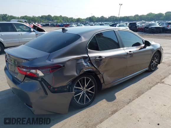 2021 Toyota Camry SE with VIN 4T1G11BK6MU029724, listed as a IAAI auction lot 42686894 with 92,496 mi miles and . Bid and sale history available at DreamBid. Image 4.