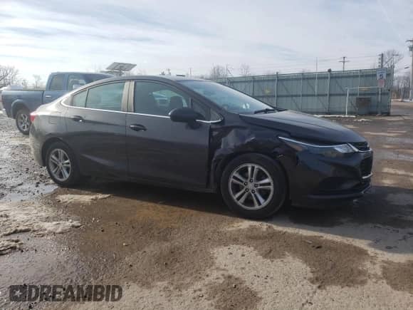 2017 Chevrolet Cruze LT z VIN 1G1BE5SM9H7144732, wystawiony jako Copart lot #68511212 z przebiegiem 92 582 mil mil oraz . Historia ofert i sprzedaży dostępna na DreamBid. Obrazek 4.