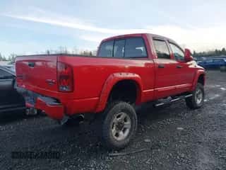 2004 Dodge 3500 ST z VIN 3D7LU38C34G276102, wystawiony jako IAAI lot #41056672 z przebiegiem 216 277 mil mil oraz . Historia ofert i sprzedaży dostępna na DreamBid. Obrazek 4.