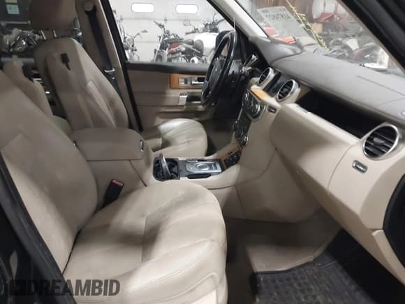 ✅ 2015 Land Rover LR4 HSE • VIN: SALAG2V68FA750668 • Lot: 41874827. Listed on IAAI with 125,285 mi. Free auction sales archive from the USA and detailed vehicle history report at DreamBid. Image 5.