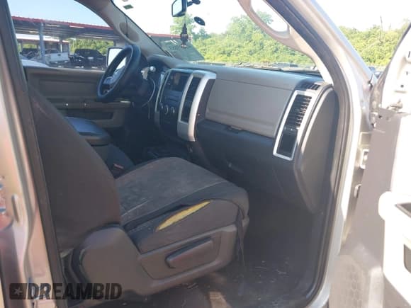 ✅ 2010 Dodge 1500 SLT • VIN: 1D7RB1GPXAS250903 • Lot: 42209883. Wystawiony na IAAI z przebiegiem 228 408 mil. Bezpłatny archiwum sprzedaży aukcyjnych z USA i szczegółowy raport historii pojazdu na DreamBid. Zdjęcie 5.