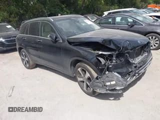✅ 2021 Mercedes-Benz GLC 300 • VIN: W1N0G8EB6MF885207 • Lot: 43138974. Wystawiony na IAAI z przebiegiem 66 666 mil. Bezpłatny archiwum sprzedaży aukcyjnych z USA i szczegółowy raport historii pojazdu na DreamBid. Zdjęcie 1.