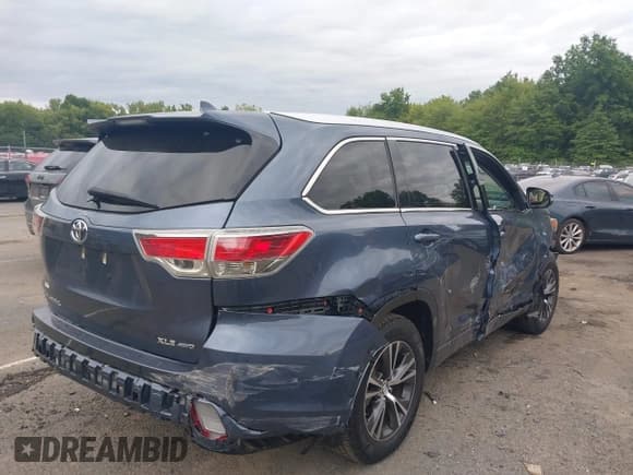 ✅ 2016 Toyota Highlander XLE • VIN: 5TDJKRFH2GS342007 • Лот: 42992649. Опубликован ранее на IAAI с пробегом 131 771 миль. Бесплатный доступ к архиву аукционных продаж из США и подробный отчёт об истории автомобиля на DreamBid. Изображение 4.