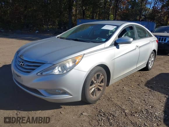 2013 Hyundai Sonata GLS with VIN 5NPEB4ACXDH725369, listed as a IAAI auction lot 43543708 with 142,680 mi miles and . Bid and sale history available at DreamBid. Image 2.