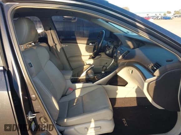 ✅ 2013 Acura TSX • VIN: JH4CU2F42DC011351 • Lot: 43352587. Wystawiony na IAAI z przebiegiem 98 943 mil. Bezpłatny archiwum sprzedaży aukcyjnych z USA i szczegółowy raport historii pojazdu na DreamBid. Zdjęcie 5.