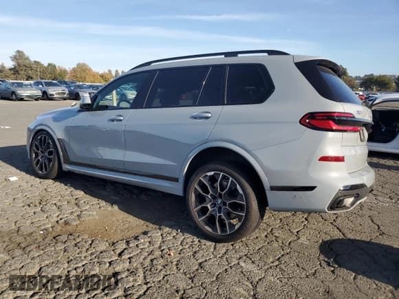 ✅ 2024 BMW X7 xDrive40i • VIN: 5UX23EM02R9S43257 • Lot: 90613175. Wystawiony na Copart z przebiegiem 30 303 mil. Bezpłatny archiwum sprzedaży aukcyjnych z USA i szczegółowy raport historii pojazdu na DreamBid. Zdjęcie 2.