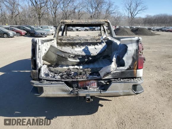 ✅ 2020 Chevrolet Silverado 1500 LTZ • VIN: 3GCUYGEDXLG300904 • Lot: 43413684. Wystawiony na Copart z przebiegiem Nie podano. Bezpłatny archiwum sprzedaży aukcyjnych z USA i szczegółowy raport historii pojazdu na DreamBid. Zdjęcie 6.