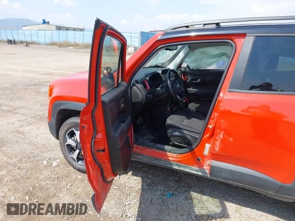 ✅ 2021 Jeep Renegade Trailhawk • VIN: ZACNJDC1XMPN31492 • Lot: 42720380. Listed on IAAI with 35,821 mi. Free auction sales archive from the USA and detailed vehicle history report at DreamBid. Image 5.
