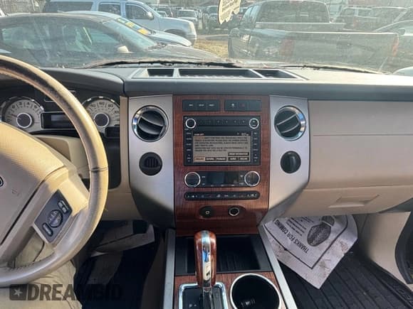 ✅ 2008 Ford Expedition Max Eddie Bauer • VIN: 1FMFK17558LA88190 • Lot: 43299415. Listed on Copart with 199,528 mi. Free auction sales archive from the USA and detailed vehicle history report at DreamBid. Image 9.