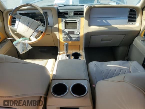 ✅ 2007 Lincoln Navigator • VIN: 5LMFU27537LJ25071 • Lot: 80308815. Wystawiony na Copart z przebiegiem 206 912 mil. Bezpłatny archiwum sprzedaży aukcyjnych z USA i szczegółowy raport historii pojazdu na DreamBid. Zdjęcie 8.