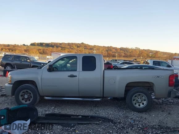 ✅ 2009 Chevrolet Silverado 1500 Work Truck • VIN: 1GCEK19029Z103132 • Lot: 43647891. Listed on IAAI with 196,534 mi. Free auction sales archive from the USA and detailed vehicle history report at DreamBid. Image 14.