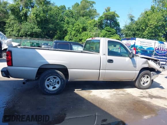 2004 Chevrolet Silverado 1500 Work Truck z VIN 1GCEC14V74Z281238, wystawiony jako IAAI lot #42537318 z przebiegiem 119 429 mil mil oraz . Historia ofert i sprzedaży dostępna na DreamBid. Obrazek 13.