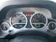 ✅ 2010 Jeep Wrangler Unlimited Mountain • VIN: 1J4BA3H19AL216041 • Lot: 82197674. Wystawiony na Copart z przebiegiem 78 539 mil. Bezpłatny archiwum sprzedaży aukcyjnych z USA i szczegółowy raport historii pojazdu na DreamBid. Zdjęcie 9.