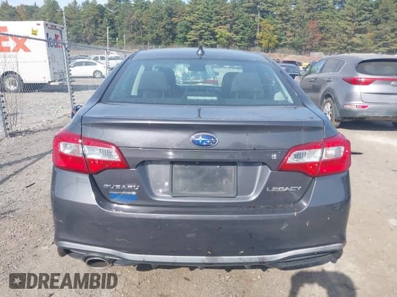 ✅ 2018 Subaru Legacy Premium • VIN: 4S3BNAC6XJ3031336 • Lot: 43291883. Wystawiony na IAAI z przebiegiem 58 586 mil. Bezpłatny archiwum sprzedaży aukcyjnych z USA i szczegółowy raport historii pojazdu na DreamBid. Zdjęcie 17.