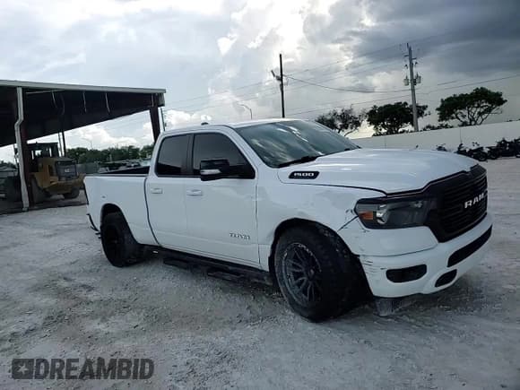✅ 2021 Ram 1500 Big Horn • VIN: 1C6RREBG2MN820875 • Lot: 67745795. Wystawiony na Copart z przebiegiem 65 409 mil. Bezpłatny archiwum sprzedaży aukcyjnych z USA i szczegółowy raport historii pojazdu na DreamBid. Zdjęcie 13.