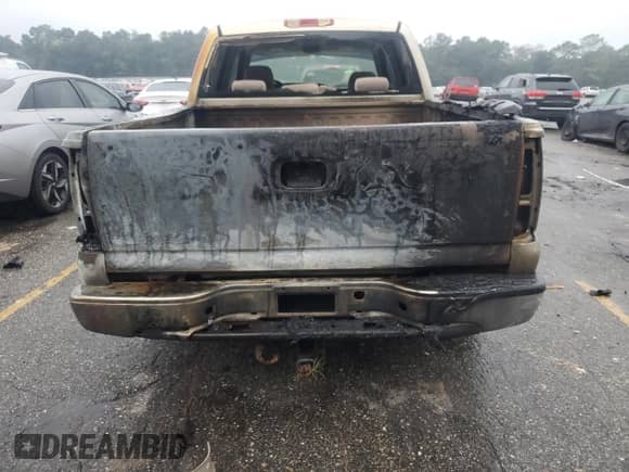 2007 Chevrolet Silverado 1500 LT1 z VIN 2GCEC13Z271156312, wystawiony jako Copart lot #78718504 z przebiegiem 215 005 mil mil oraz Szkoda całkowita • Salvage title. Historia ofert i sprzedaży dostępna na DreamBid. Obrazek 6.