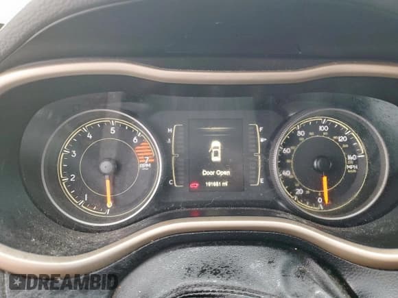 ✅ 2018 Jeep Cherokee Latitude • VIN: 1C4PJLCB5JD574405 • Lot: 84430205. Listed on Copart with 191,681 mi. Free auction sales archive from the USA and detailed vehicle history report at DreamBid. Image 9.