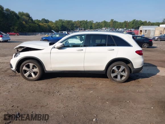 ✅ 2019 Mercedes-Benz GLC 300 • VIN: WDC0G4KB9KV181407 • Lot: 43245099. Wystawiony na IAAI z przebiegiem 122 285 mil. Bezpłatny archiwum sprzedaży aukcyjnych z USA i szczegółowy raport historii pojazdu na DreamBid. Zdjęcie 14.