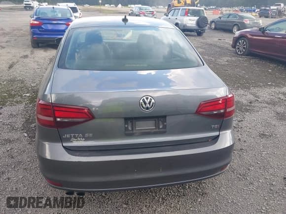 ✅ 2017 Volkswagen Jetta SE • VIN: 3VWB67AJ9HM286296 • Lot: 43036474. Listed on IAAI with 234,613 mi. Free auction sales archive from the USA and detailed vehicle history report at DreamBid. Image 16.