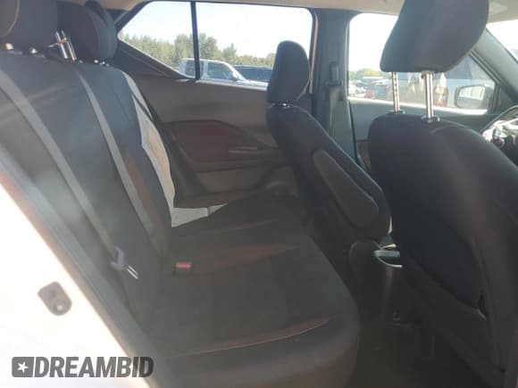 ✅ 2018 Nissan Kicks SR • VIN: 3N1CP5CU8JL527909 • Lot: 84377155. Listed on Copart with 127,796 mi. Free auction sales archive from the USA and detailed vehicle history report at DreamBid. Image 10.