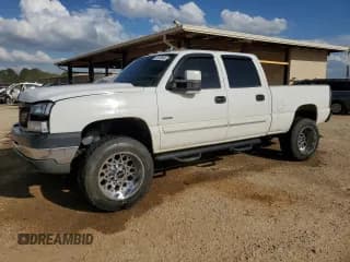 ✅ 2006 Chevrolet Silverado 2500HD Work Truck • VIN: 1GCHC23D46F162546 • Lot: 51618545. Wystawiony na Copart z przebiegiem 307 198 mil. Bezpłatny archiwum sprzedaży aukcyjnych z USA i szczegółowy raport historii pojazdu na DreamBid. Zdjęcie 1.