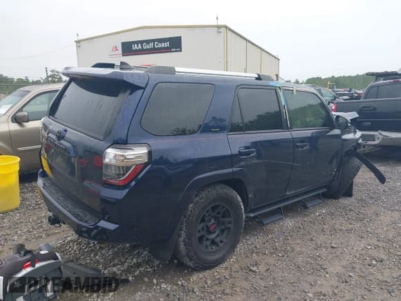✅ 2022 Toyota 4Runner SR5 Premium • VIN: JTEFU5JR8N5264257 • Lot: 40250120. Listed on IAAI with 34,613 mi. Free auction sales archive from the USA and detailed vehicle history report at DreamBid. Image 4.
