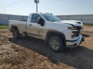 ✅ 2024 Chevrolet Silverado 2500HD • VIN: 1GC3YLEY1RF354321 • Lot: 65120074. Wystawiony na Copart z przebiegiem 5 200 mil. Bezpłatny archiwum sprzedaży aukcyjnych z USA i szczegółowy raport historii pojazdu na DreamBid. Zdjęcie 4.