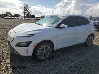 ✅ 2022 Hyundai Kona SEL • VIN: KM8K33AG4NU156101 • Лот: 82510015. Опубликован ранее на Copart с пробегом 99 028 миль. Бесплатный доступ к архиву аукционных продаж из США и подробный отчёт об истории автомобиля на DreamBid. Изображение 1.
