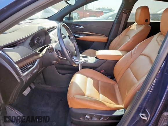 ✅ 2022 Cadillac XT4 AWD Premium Luxury • VIN: 1GYFZDR4XNF153562 • Лот: 61836005. Опубликован ранее на Copart с пробегом 33 091 миль. Бесплатный доступ к архиву аукционных продаж из США и подробный отчёт об истории автомобиля на DreamBid. Изображение 7.