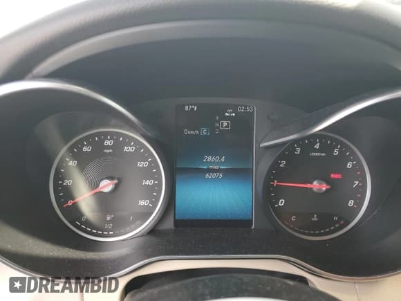 ✅ 2019 Mercedes-Benz C 300 • VIN: WDDWJ8DB0KF834311 • Lot: 85108115. Wystawiony na Copart z przebiegiem 62 075 mil. Bezpłatny archiwum sprzedaży aukcyjnych z USA i szczegółowy raport historii pojazdu na DreamBid. Zdjęcie 9.