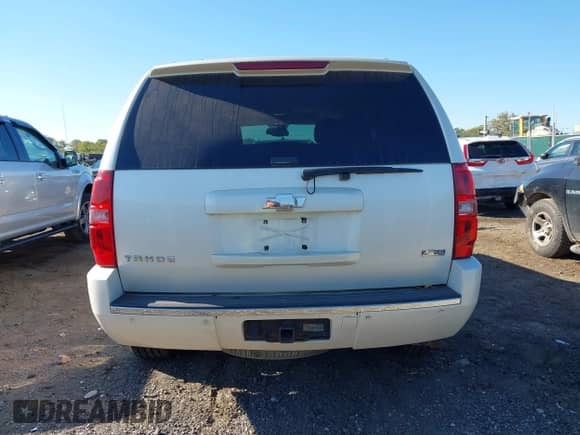 2009 Chevrolet Tahoe LTZ с VIN 1GNFK33079R281246, выставлен на аукционе IAAI как лот 43494934 с пробегом 260 230 миль миль и . История ставок и продаж доступна на DreamBid. Изображение 16.